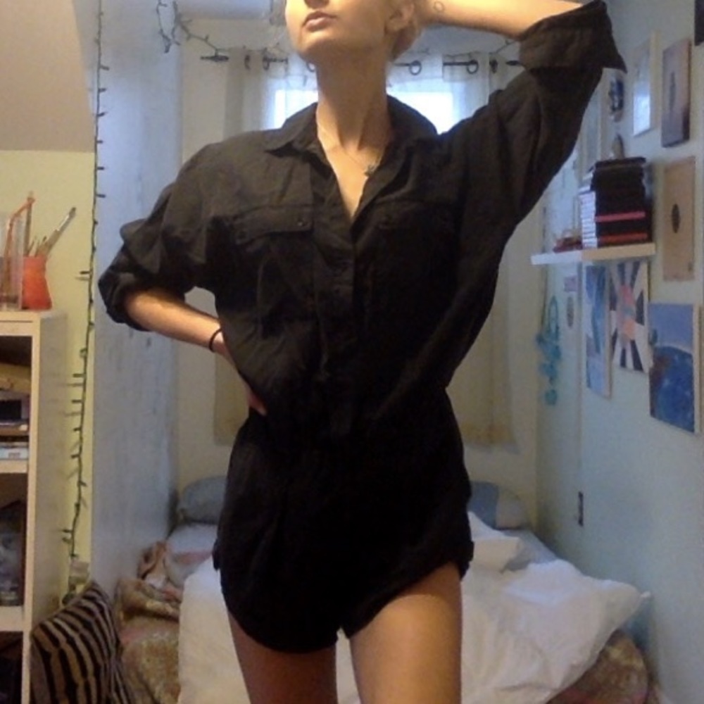 SOLD Black 3/4 sleeved GxF romper 🖤